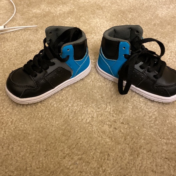 DC Spark High rise skateboarding leather shoes size 6 - Picture 2 of 6